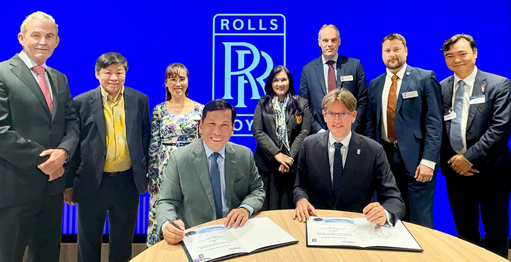 Vietjet and Rolls-Royce sign deal for Trent 7000 engines and services to power new wide-body A330neo fleet 